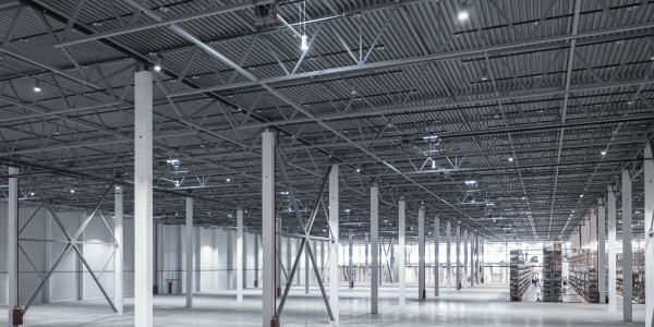 Reformas Integrales de Naves Industriales León · Instalación de Iluminación Eficiente