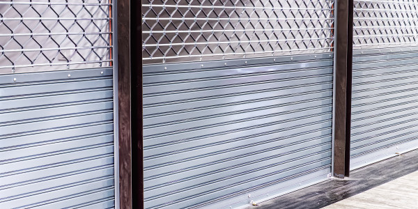 Reformas Integrales de Tiendas y Locales  Comerciales · Instalación de  Ventanas y Persianas Comerciales